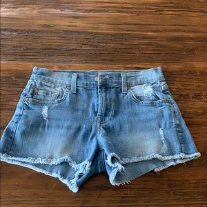 **Like new** 7 for All Mankind Jean shorts!